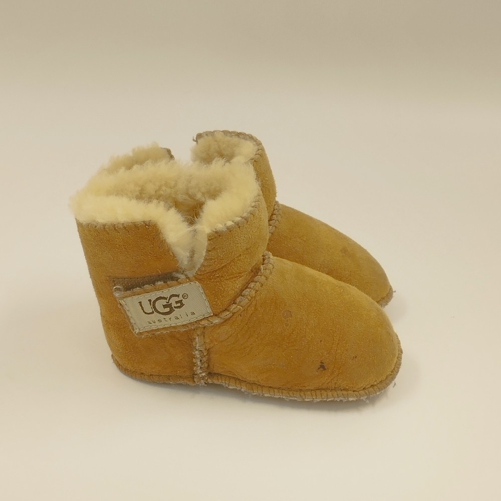 UGG infant size M US